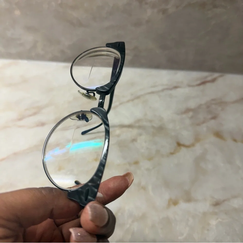 Ray-Ban classic oval